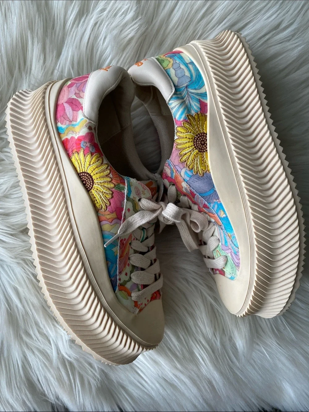 Circus by Sam Edelman bold floral